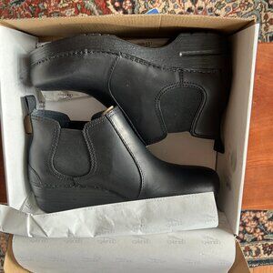 Dansko Frankie Clogs, Brand New